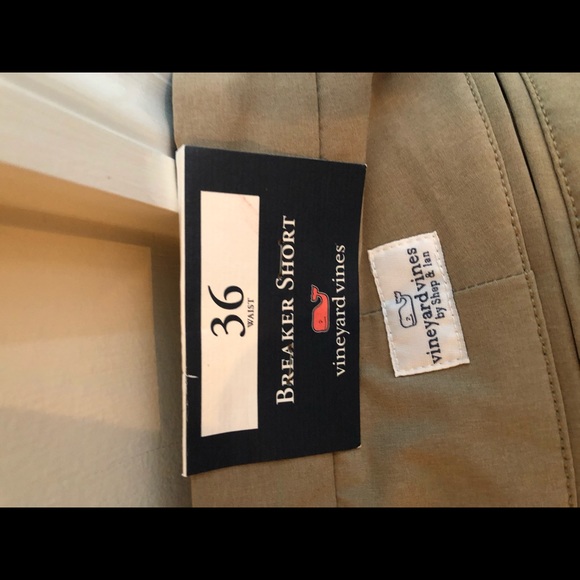 Vineyard Vines khaki shorts - Picture 3 of 4
